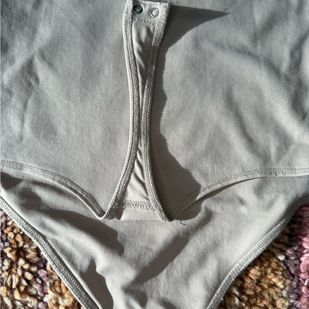 Abercrombie One-Shoulder Long Sleeve Mock Neck Bodysuit - Picture 3 of 6